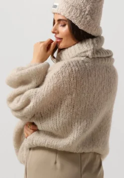 beige american dreams coltrui pepper roll neck cropped