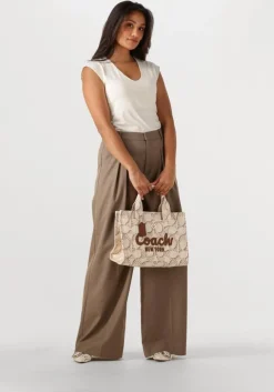 beige coach handtas maxi signature canvas cargo tote