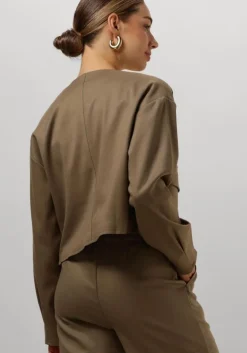 beige moves jack remano