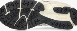 beige new balance lage sneakers m2002 d