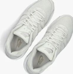 beige nike lage sneakers wmns air max command