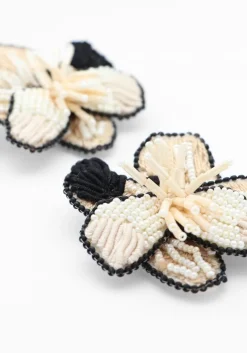 beige paulie pocket oorbellen bo blossom earrings