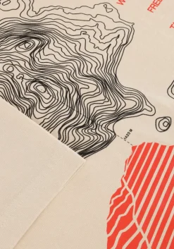 beige peak performance t-shirt m graphic tee