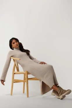 beige simple maxi jurk fidele knit-vis-22-3