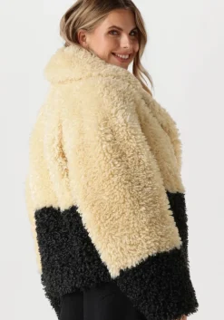 beige stand studio teddy jas jubel jacket