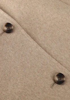 beige studio ar mantel avy