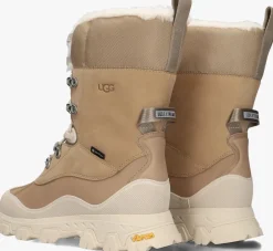 beige ugg snowboots w adirondack meridian