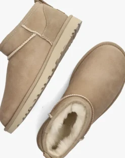 beige ugg vachtlaarzen w classic ultra mini