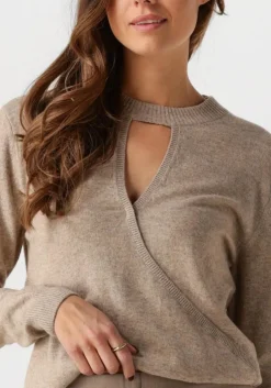 beige vanilia trui peekhole wrap sweater