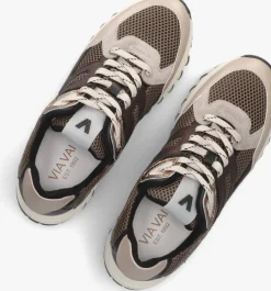 bronzen via vai lage sneakers danae bailee