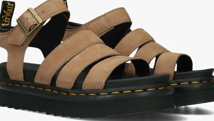 bruine dr martens platte sandalen blaire