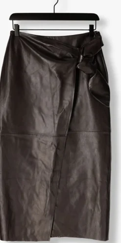 bruine ibana midirok siata