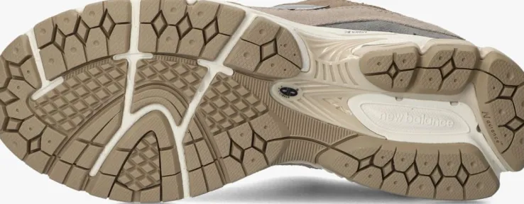 bruine new balance lage sneakers m2002r m