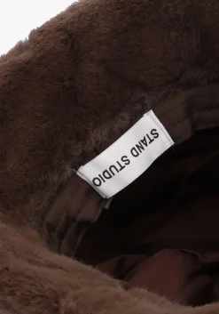 bruine stand studio hoed wera bucket hat