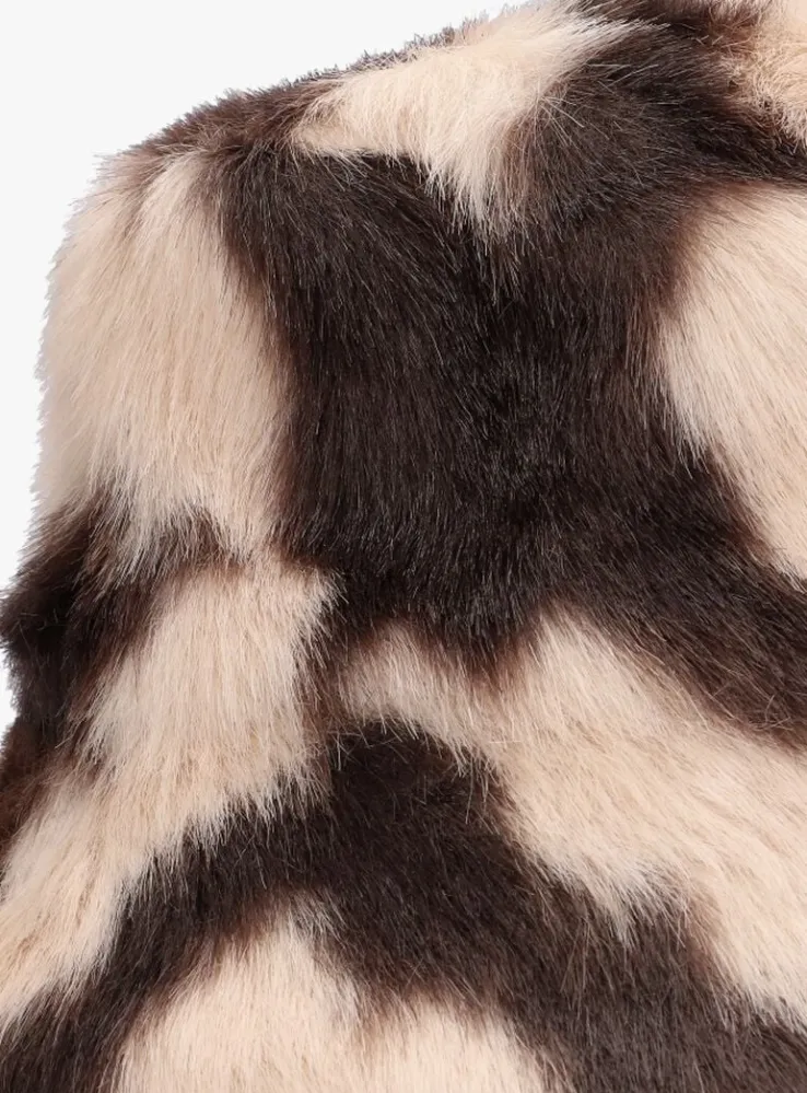 bruine stand studio hoed wera bucket hat