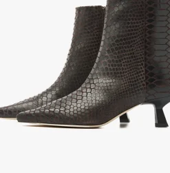 bruine via vai enkellaarsjes suzy franky