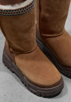 cognac ugg snowboots classic tall trailgazer