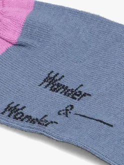 donkerblauwe wander & wonder sokken stripe socks