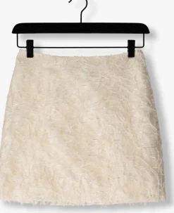 ecru josh v minirok louka