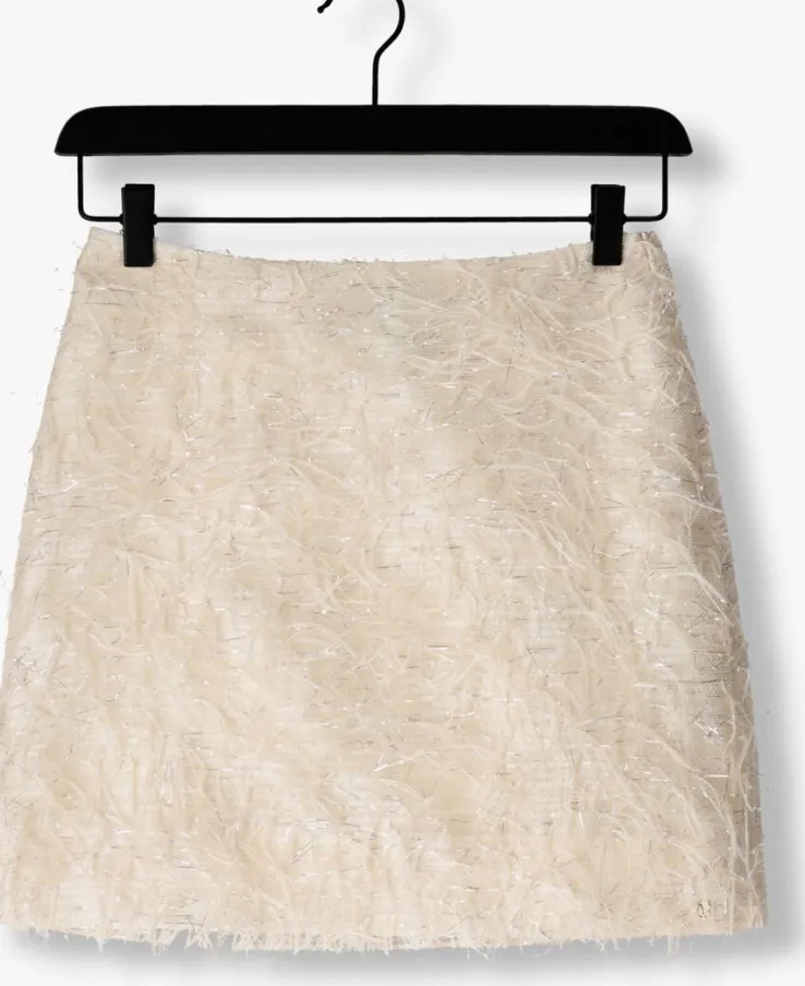 ecru josh v minirok louka