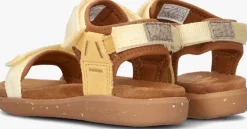 gele woden sandalen cirkeline