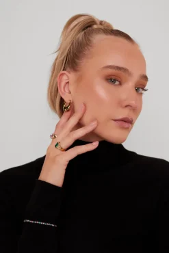 goudkleurig notre-v armbanden omfw22-017