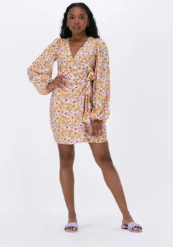 goudkleurig notre-v oorbellen omss22-008