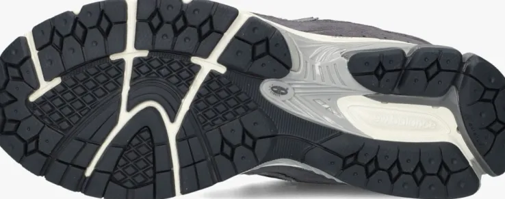 grijze new balance lage sneakers m2002 m