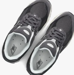 grijze new balance lage sneakers m2002 m