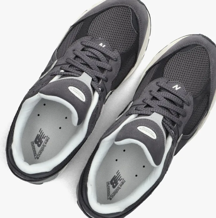 grijze new balance lage sneakers m2002 m