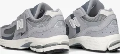 grijze new balance lage sneakers 2002