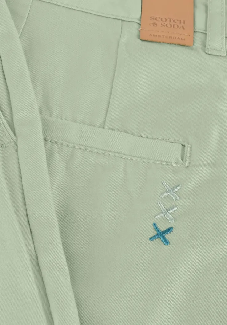 groene scotch & soda korte broek stuart - garment-dyed cotton-blend twill short