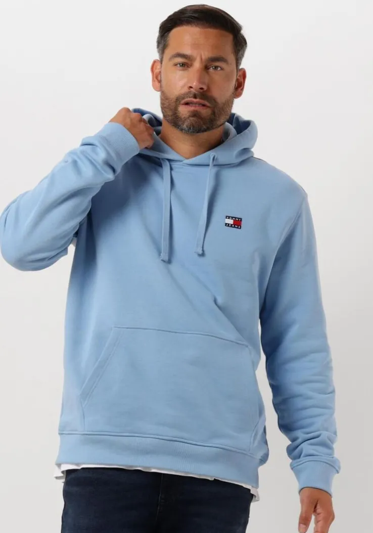 lichtblauwe tommy jeans sweater tjm reg badge hoodie