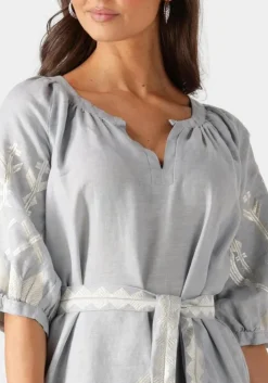 lichtgrijze greek archaic kori maxi jurk 230654