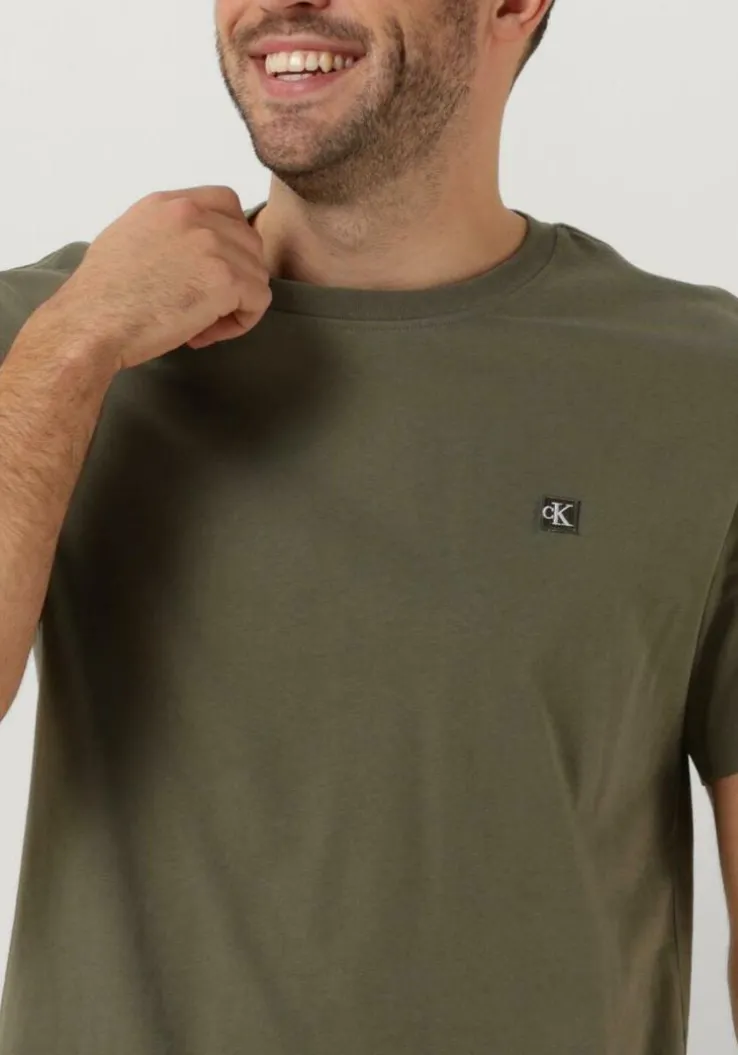 olijf calvin klein t-shirt ck embro badge tee
