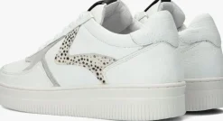 witte maruti lage sneakers momo