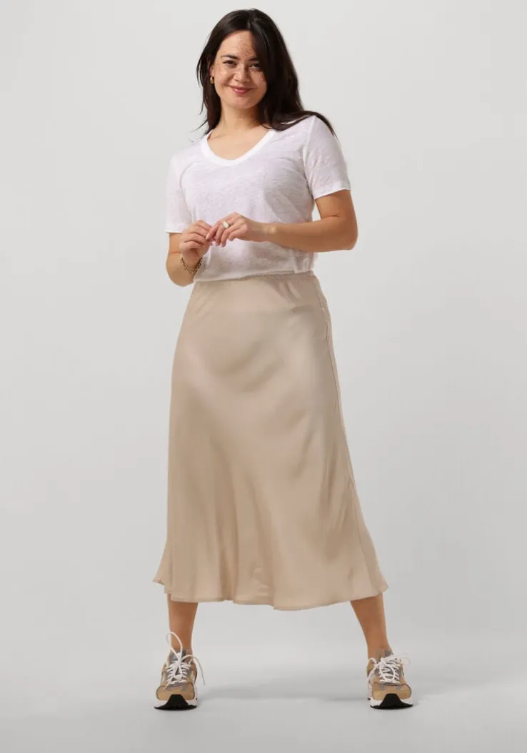 witte resort finest t-shirt v-neck t-shirt