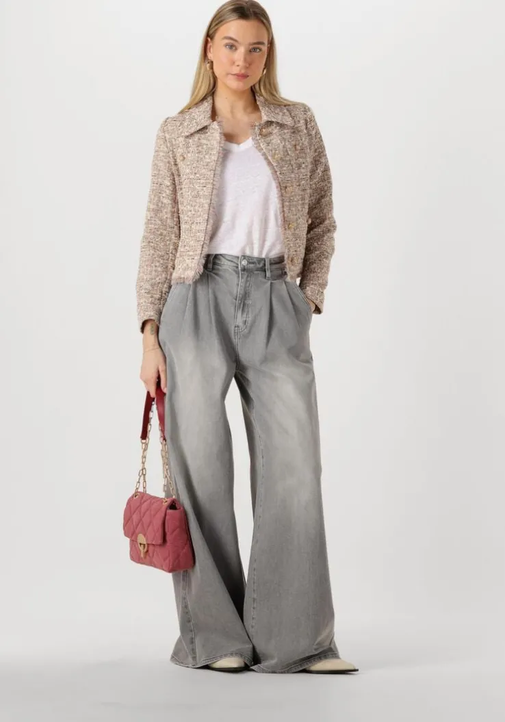 witte resort finest t-shirt v-neck t-shirt