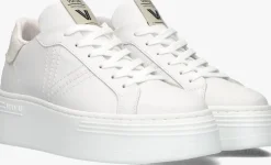 witte via vai lage sneakers isa layne