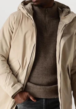 zand elvine parka's hjalmar