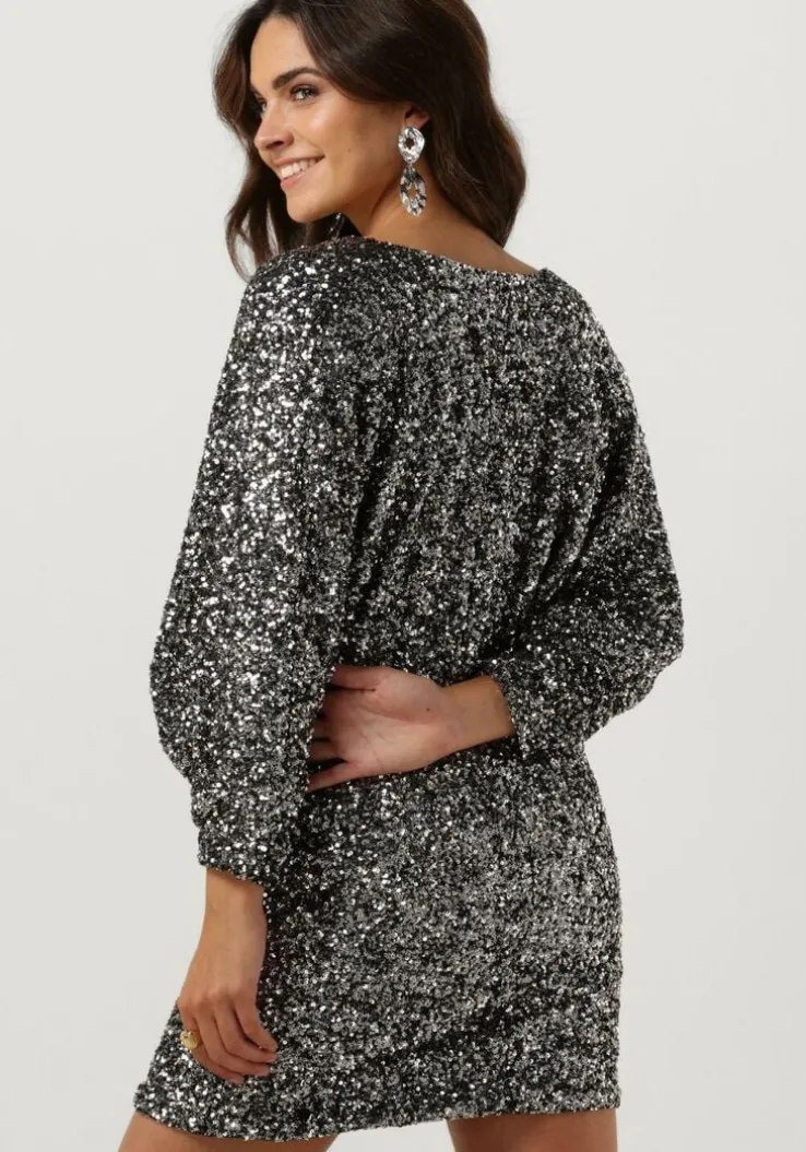 zilveren access mini jurk sequin mini dress with v necklin