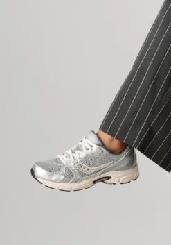 zilveren saucony lage sneakers ride millennium w