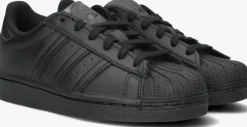 zwarte adidas lage sneakers superstar c