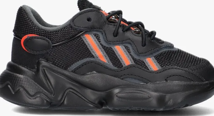 zwarte adidas lage sneakers ozweego el i