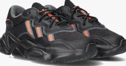zwarte adidas lage sneakers ozweego el i
