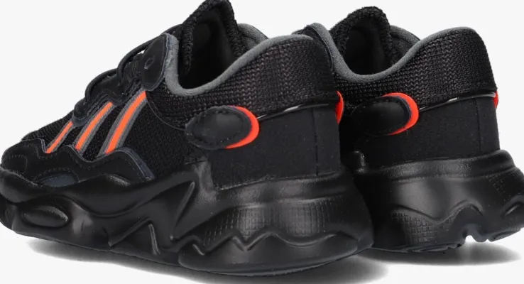 zwarte adidas lage sneakers ozweego el i