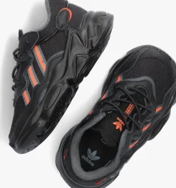zwarte adidas lage sneakers ozweego el i