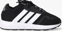 zwarte adidas lage sneakers swift run x i