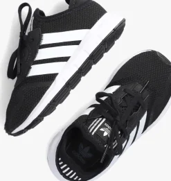 zwarte adidas lage sneakers swift run x i