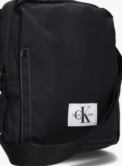zwarte calvin klein reportertas sport essentials reporter18 w